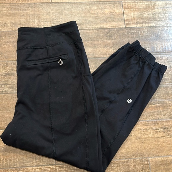 lululemon athletica Pants - Black capri lululemon